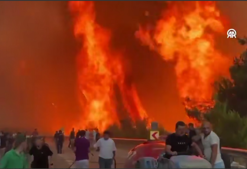 Юг Турции охвачен пожарами