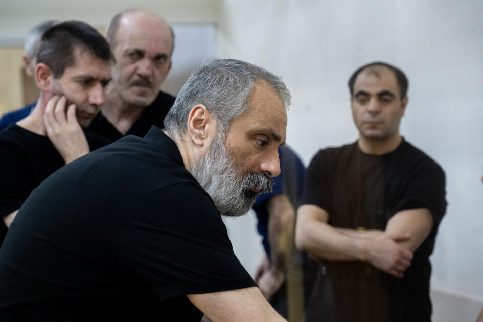 Ermənistan silahlı qüvvələrinin hücumları nəticəsində yaralanmış, əsirlikdə və girovluqda işgəncələrə məruz qalmış, mina qurbanı olmuş şəxslər məhkəmədə ifadə veriblər