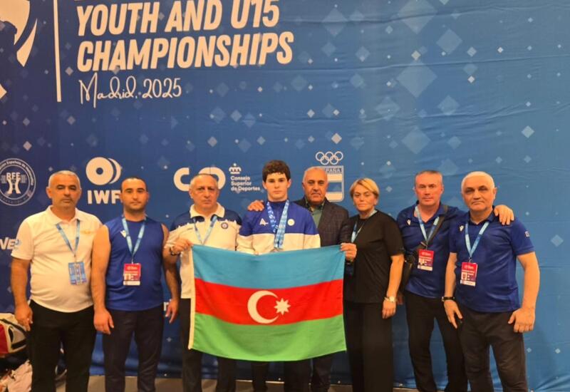 Азербайджанский тяжелоатлет завоевал 2 медали на чемпионате Европы