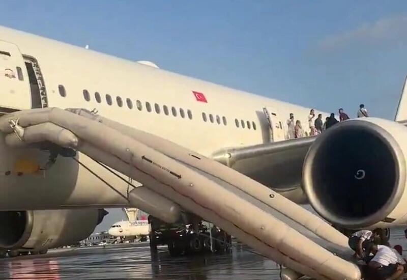 Самолет Turkish Airlines экстренно эвакуирован после посадки
