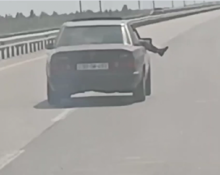 V Azerbajdžanu preiskovali nepremišljeno ravnanje in prometno nesrečo zaradi zaspanosti