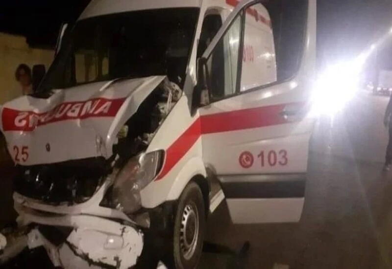 В Гаджигабуле карета скорой помощи попала в ДТП,