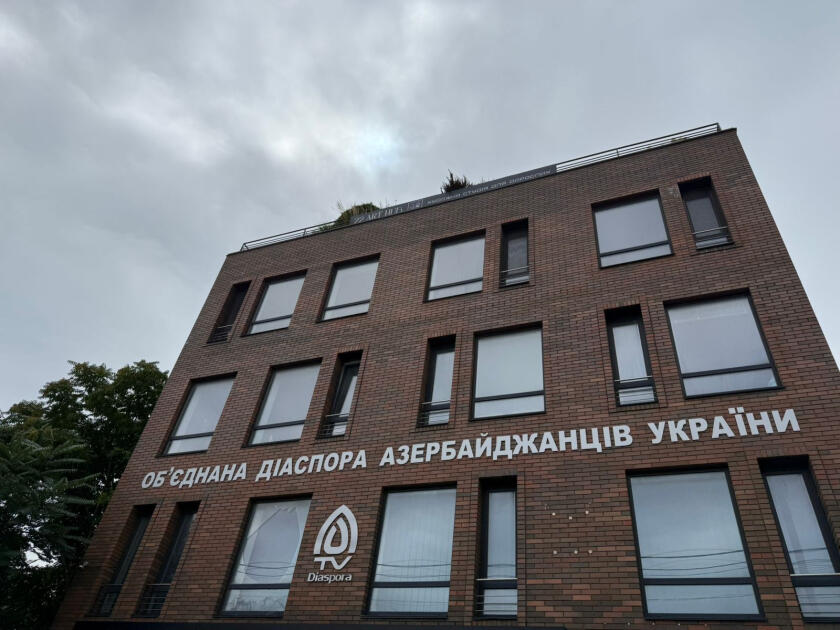 Во время воздушной атаки на Киев поврежден Дом Азербайджана