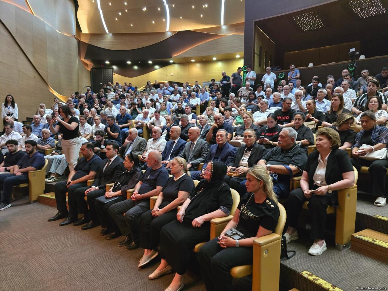 Bakıda görkəmli muğam ifaçısı Arif Babayevlə vida mərasimi keçirilib