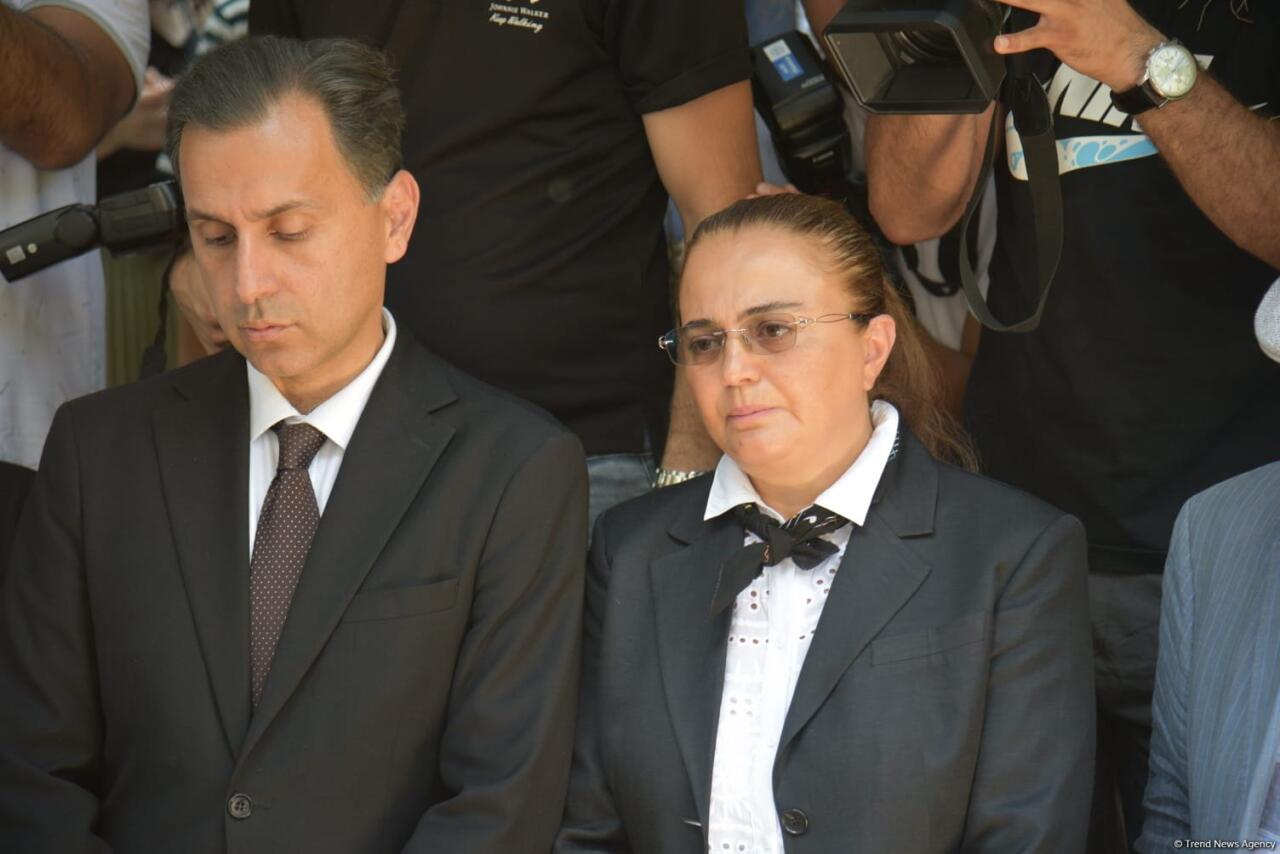 Xalq yazıçısı Elçin Əfəndiyev I Fəxri xiyabanda dəfn olunub