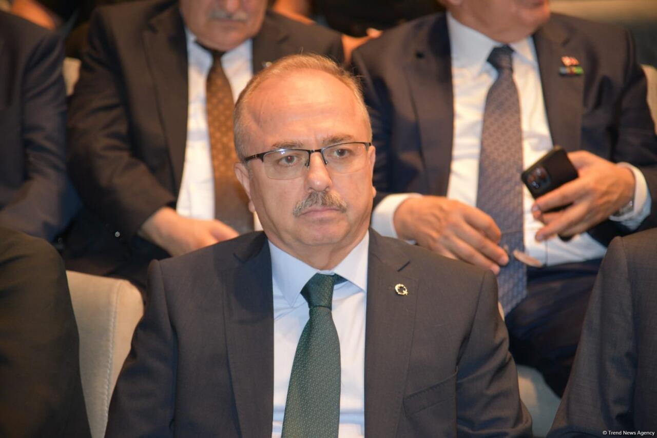 Xalq yazıçısı Elçin Əfəndiyev I Fəxri xiyabanda dəfn olunub