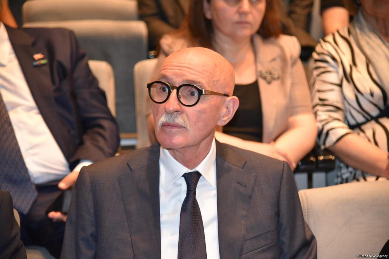 Xalq yazıçısı Elçin Əfəndiyev I Fəxri xiyabanda dəfn olunub
