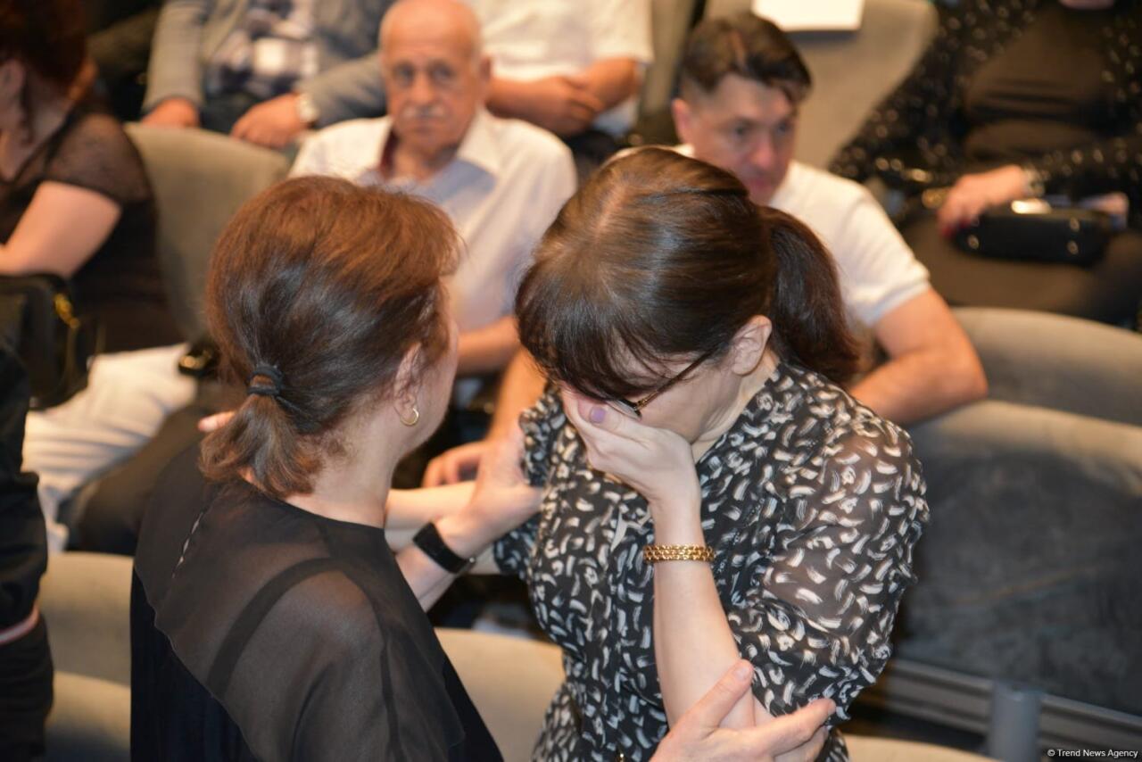 Xalq yazıçısı Elçin Əfəndiyev I Fəxri xiyabanda dəfn olunub