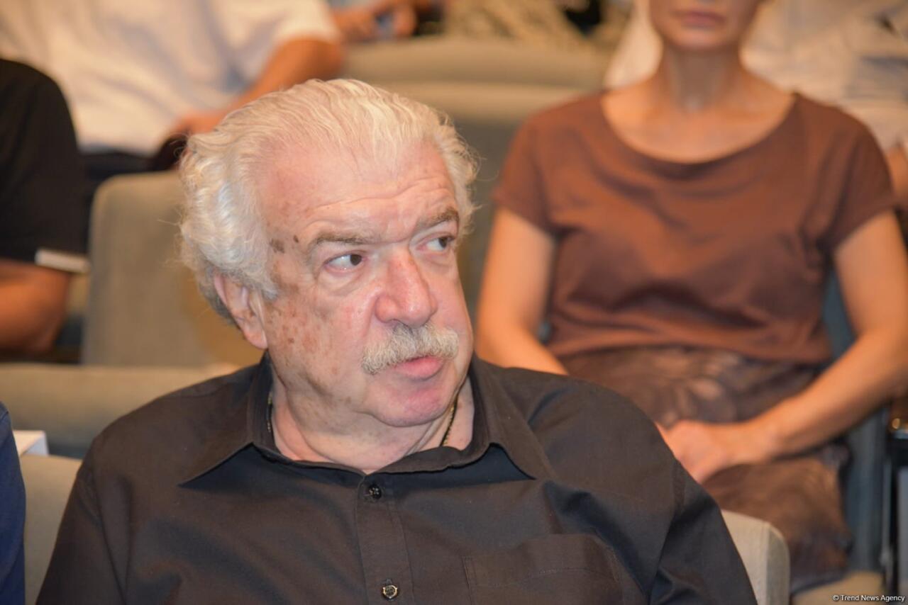 Xalq yazıçısı Elçin Əfəndiyev I Fəxri xiyabanda dəfn olunub