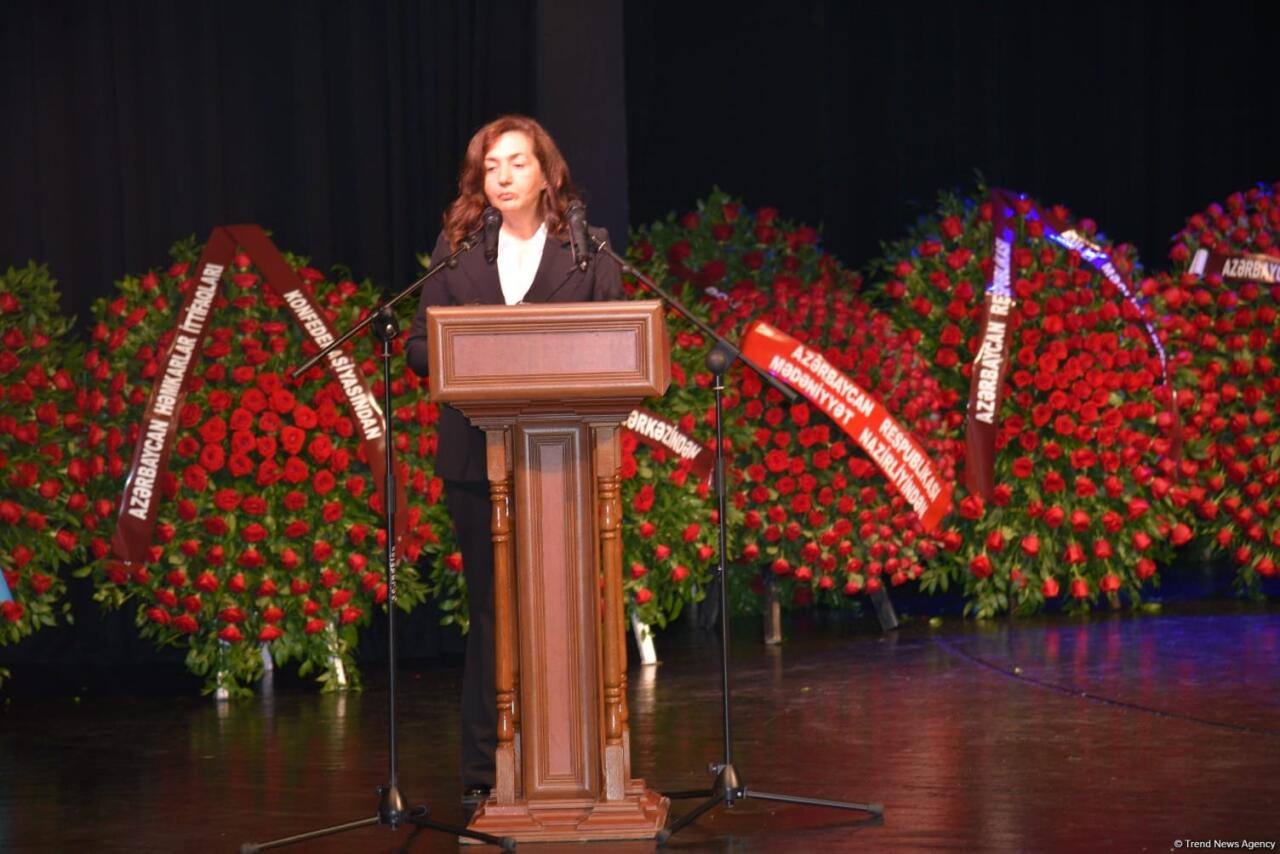 Xalq yazıçısı Elçin Əfəndiyev I Fəxri xiyabanda dəfn olunub