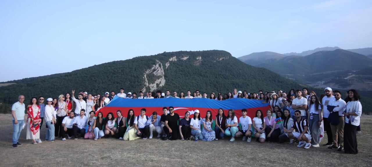 Diaspor Gənclərinin VI Yay Düşərgəsinin iştirakçıları Şuşada olublar