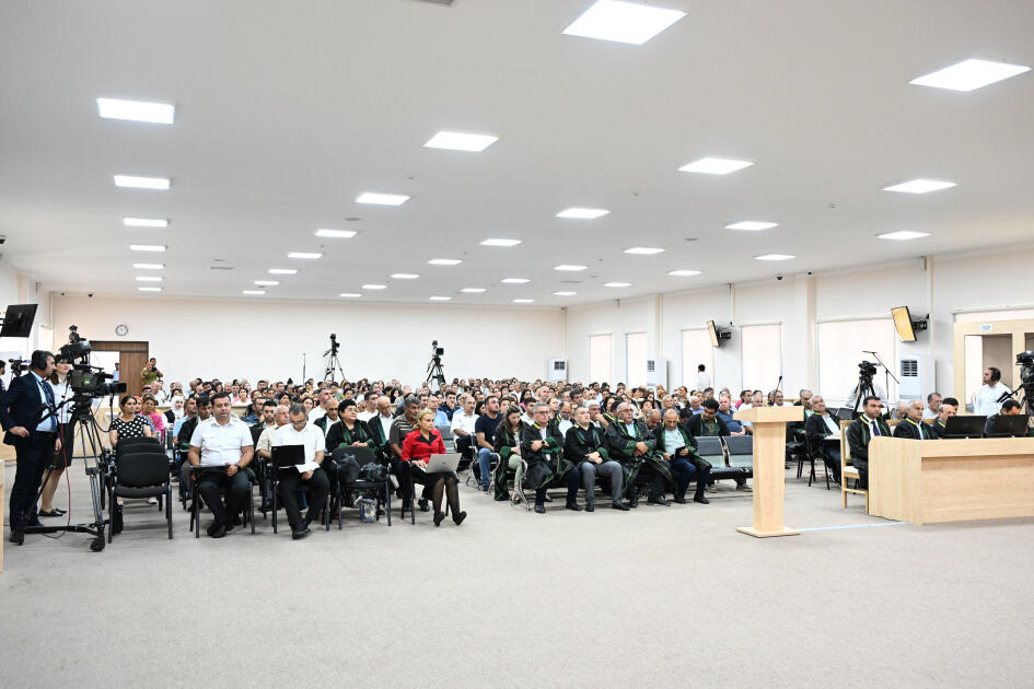 Ermənistan silahlı qüvvələrinin hücumları nəticəsində doğmaları itkin düşmüş, yaralanmış, mina qurbanı olmuş, əsirlikdə işgəncələrə məruz qalmış şəxslər məhkəmədə ifadə veriblər