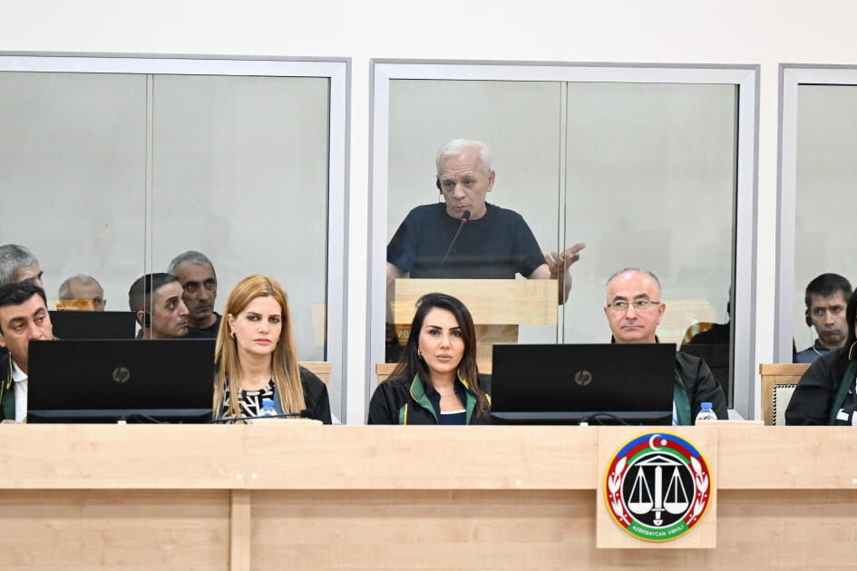 Ermənistan silahlı qüvvələrinin hücumları nəticəsində doğmaları itkin düşmüş, yaralanmış, mina qurbanı olmuş, əsirlikdə işgəncələrə məruz qalmış şəxslər məhkəmədə ifadə veriblər