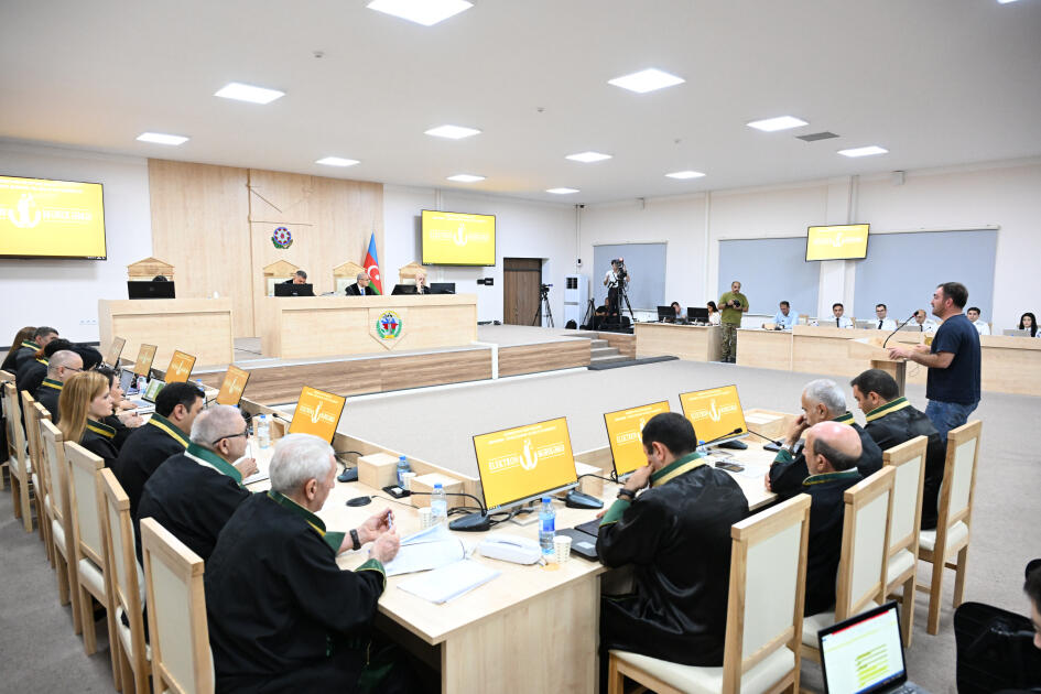 Ermənistan silahlı qüvvələrinin hücumları nəticəsində doğmaları itkin düşmüş, yaralanmış, mina qurbanı olmuş, əsirlikdə işgəncələrə məruz qalmış şəxslər məhkəmədə ifadə veriblər