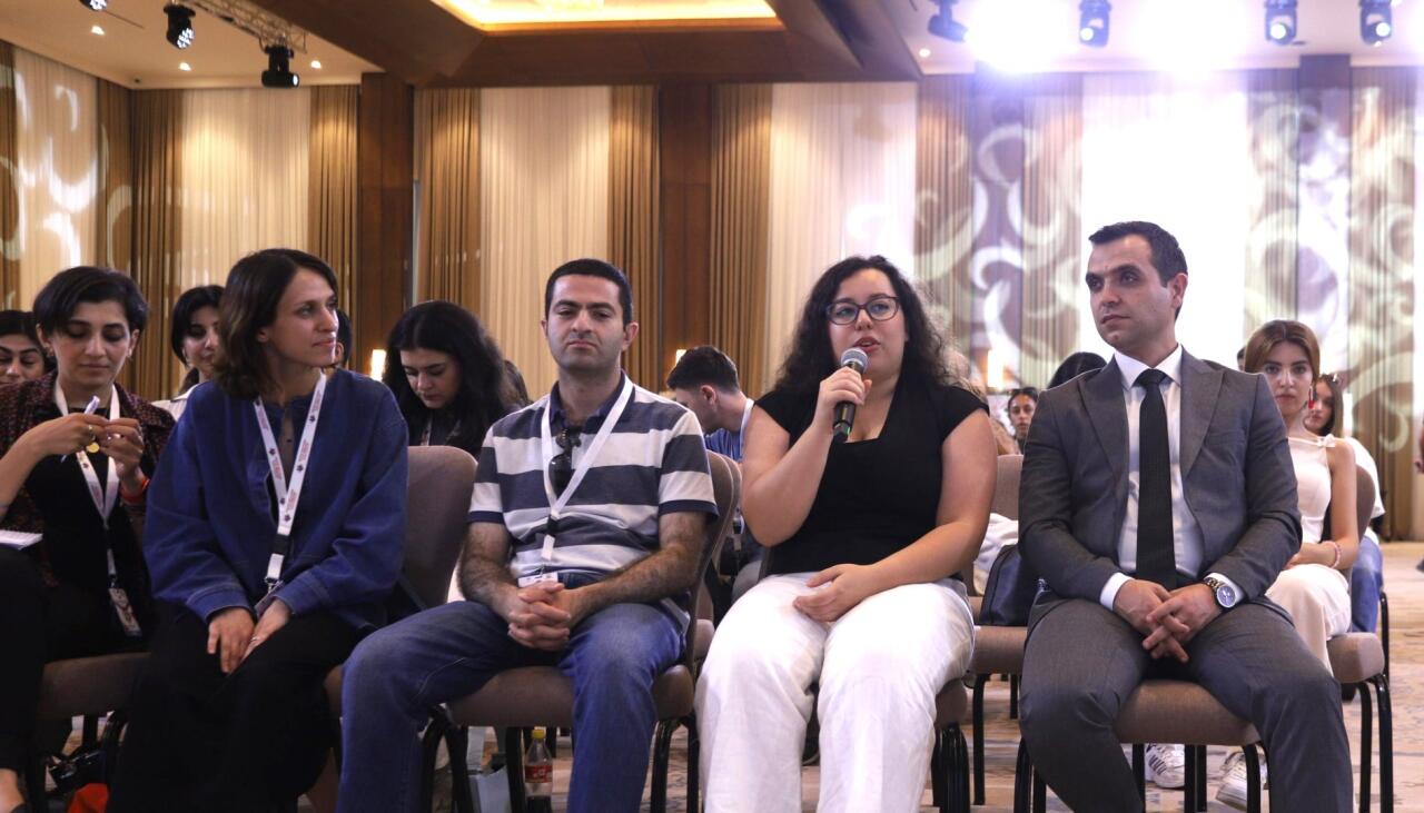 Xankəndidə diaspor gəncləri ilə qlobal miqyaslı virtual icma və şəbəkələşmə mövzusunda müzakirələr aparılıb
