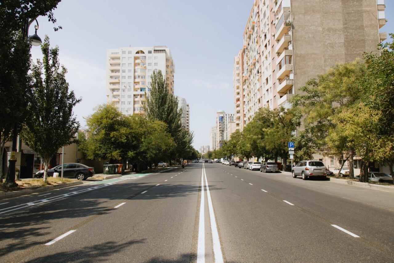 В Баку еще на одном проспекте расширена полоса микромобильности