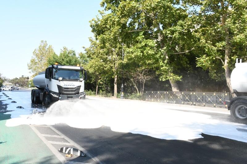 Paytaxtın küçələri yenidən yuyulub, yaşıllıqlara qulluq göstərilib
