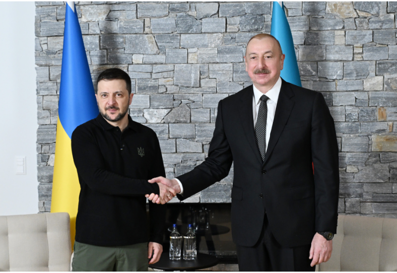 Президент Ильхам Алиев и Зеленский осудили целенаправленные авиаудары России по нефтебазе SOCAR в Украине