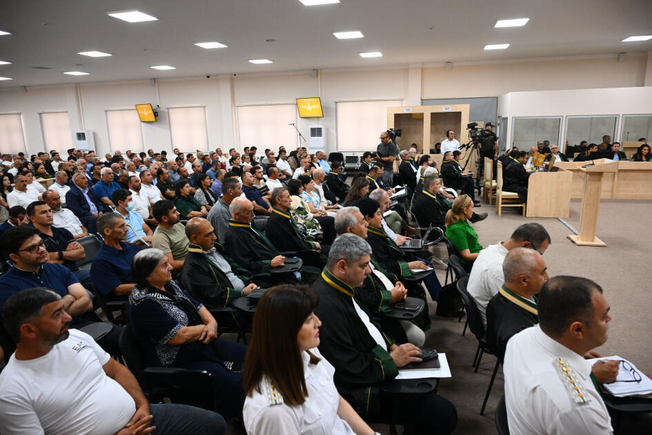Ermənistan silahlı qüvvələrinin hücumları nəticəsində doğmaları öldürülmüş, yaralanmış, mina qurbanı olmuş, əsirlikdə və girovluqda işgəncələrə məruz qalmış şəxslər məhkəmədə ifadə veriblər