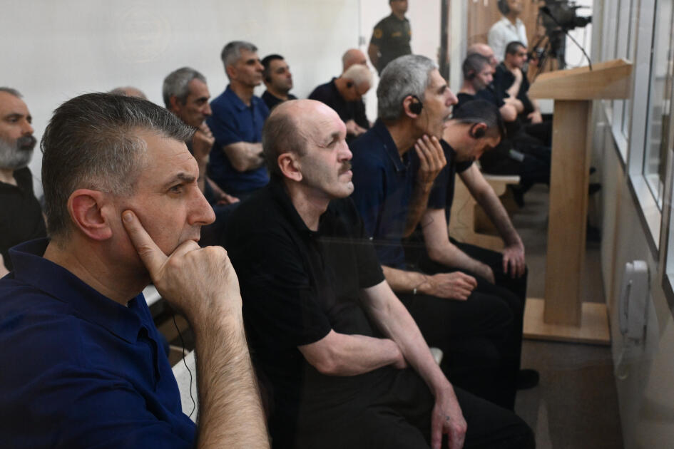 Ermənistan silahlı qüvvələrinin hücumları nəticəsində doğmaları öldürülmüş, yaralanmış, mina qurbanı olmuş, əsirlikdə və girovluqda işgəncələrə məruz qalmış şəxslər məhkəmədə ifadə veriblər