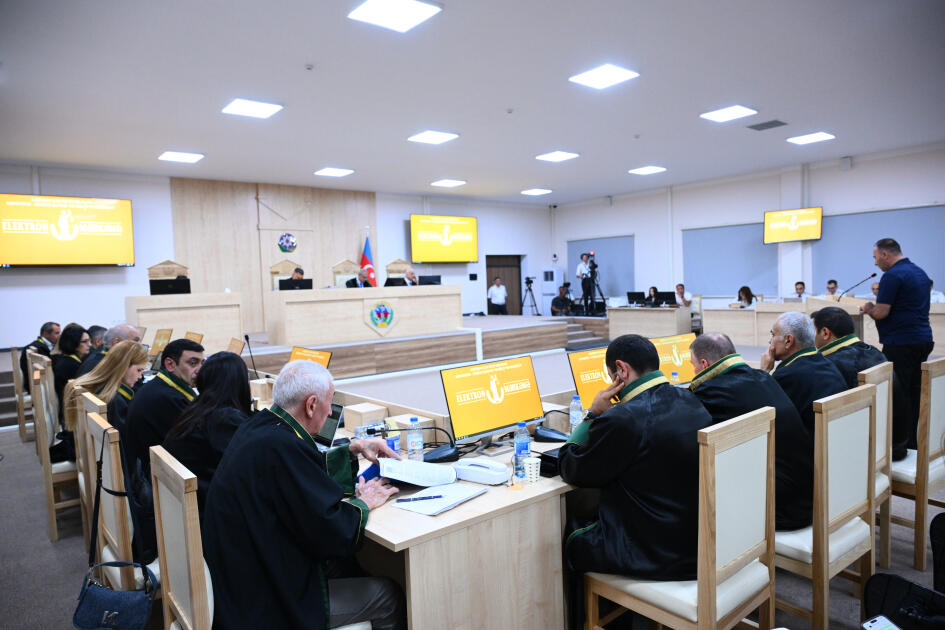 Ermənistan silahlı qüvvələrinin hücumları nəticəsində doğmaları öldürülmüş, yaralanmış, mina qurbanı olmuş, əsirlikdə və girovluqda işgəncələrə məruz qalmış şəxslər məhkəmədə ifadə veriblər