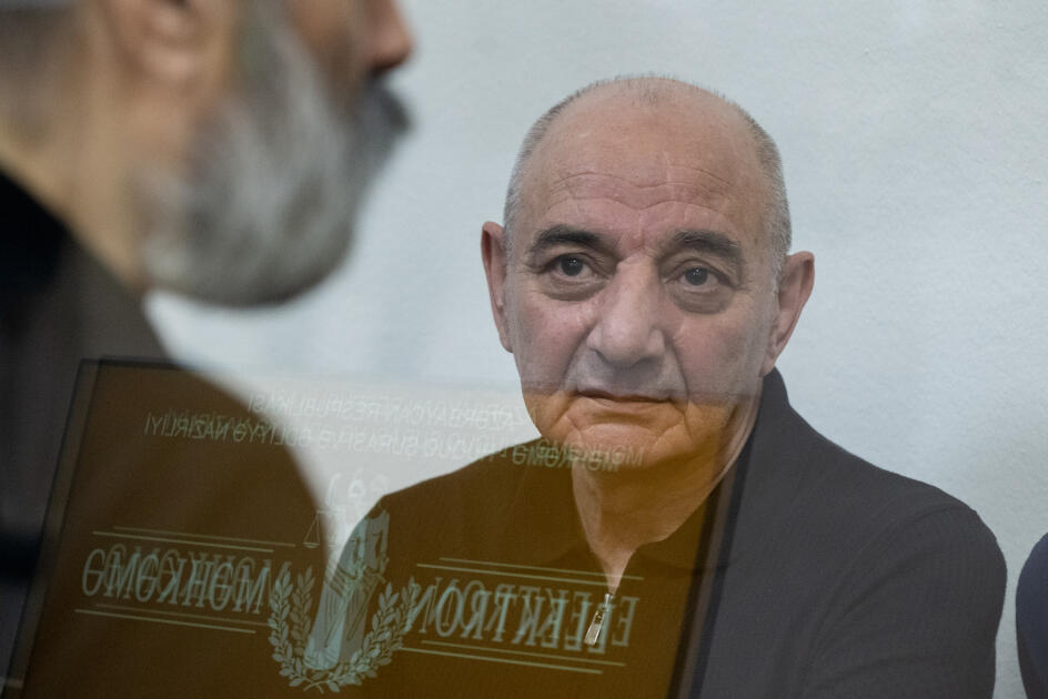 Ermənistan silahlı qüvvələrinin hücumları nəticəsində doğmaları öldürülmüş, yaralanmış, mina qurbanı olmuş, əsirlikdə və girovluqda işgəncələrə məruz qalmış şəxslər məhkəmədə ifadə veriblər