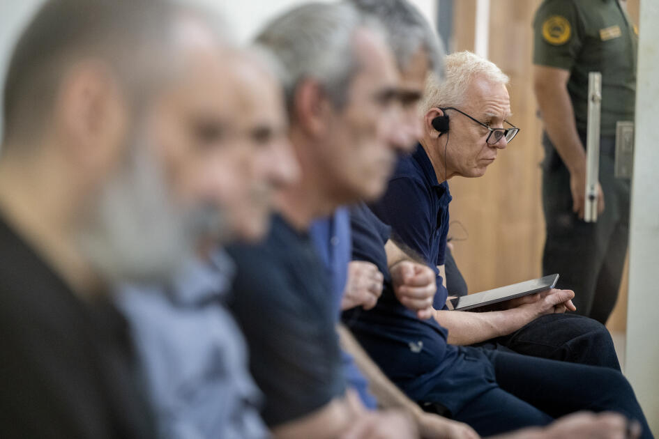 Ermənistan silahlı qüvvələrinin hücumları nəticəsində doğmaları öldürülmüş, yaralanmış, mina qurbanı olmuş, əsirlikdə və girovluqda işgəncələrə məruz qalmış şəxslər məhkəmədə ifadə veriblər