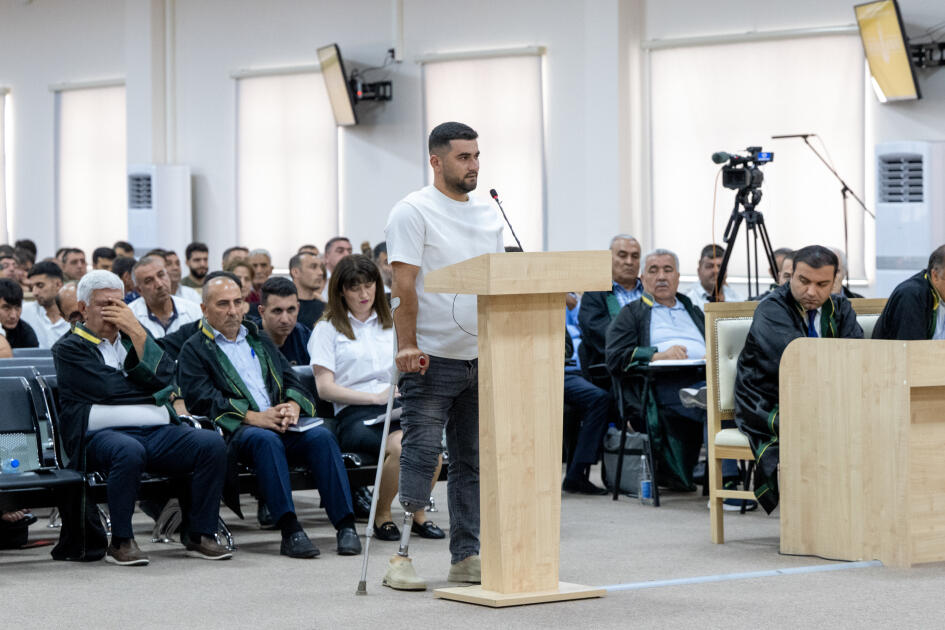 Ermənistan silahlı qüvvələrinin hücumları nəticəsində doğmaları öldürülmüş, yaralanmış, mina qurbanı olmuş, əsirlikdə və girovluqda işgəncələrə məruz qalmış şəxslər məhkəmədə ifadə veriblər
