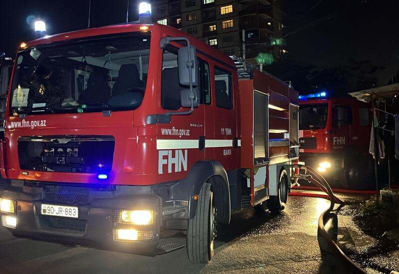 Yasamalda çoxmərtəbəli yaşayış binası yanır