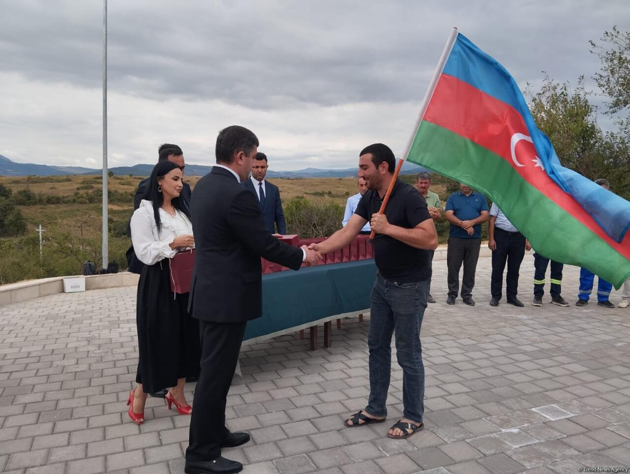 Xocalının Xanyurdu kəndinə 62 nəfər qayıtdı, açarlar təqdim edilib