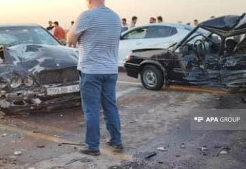 В ДТП в Билясуваре: погибли отец и дочь, трое пострадали