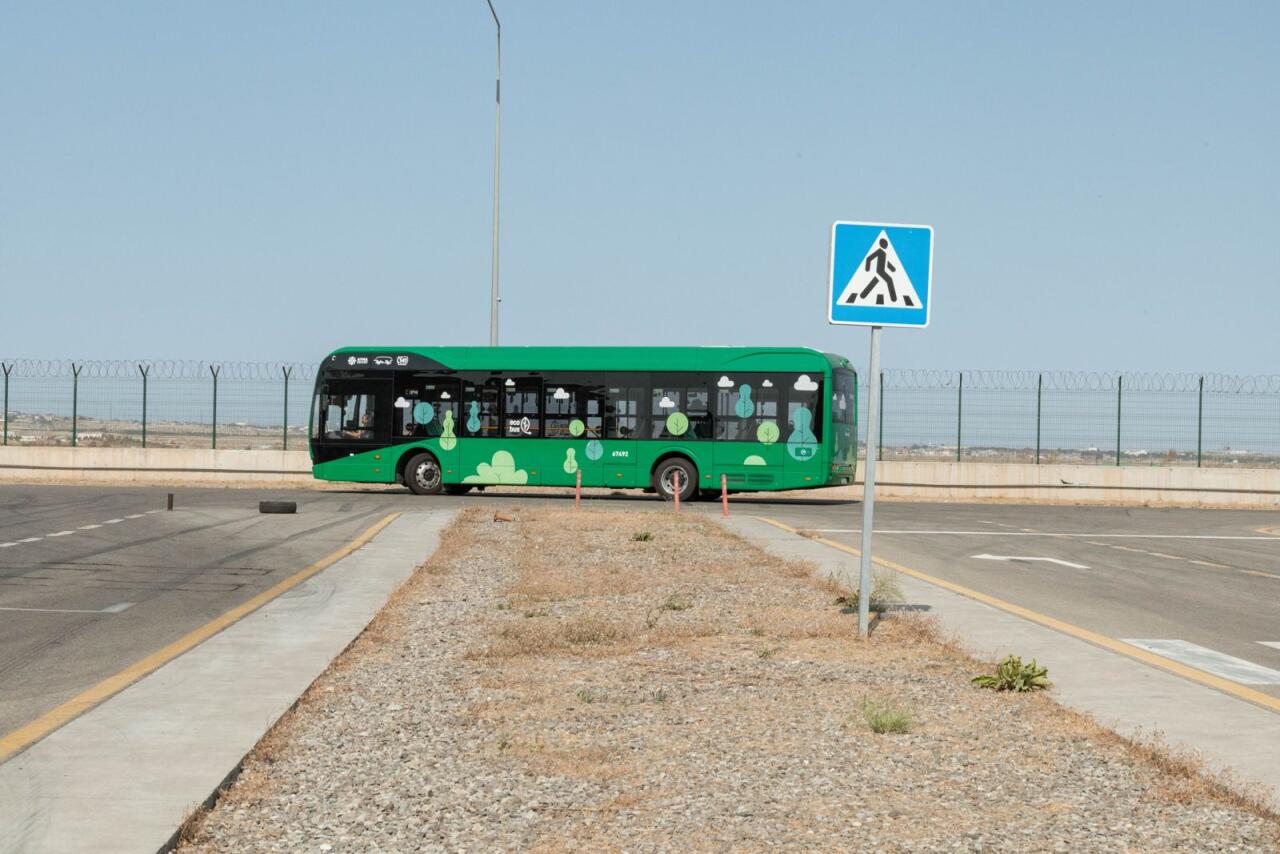 Avtobus idarə edəcək qadın sürücülər hazırlanır