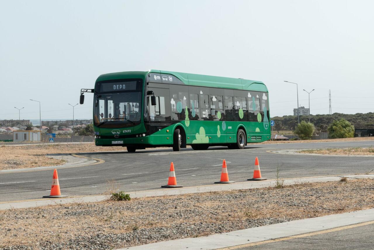 Avtobus idarə edəcək qadın sürücülər hazırlanır