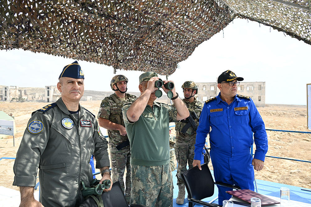 Тактические учения с боевой стрельбой в ВМС Азербайджана