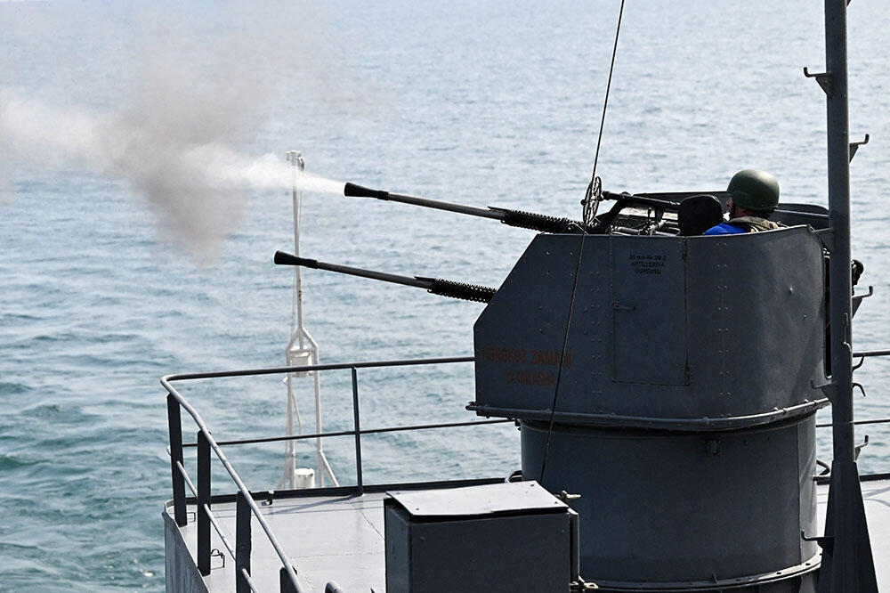 Тактические учения с боевой стрельбой в ВМС Азербайджана