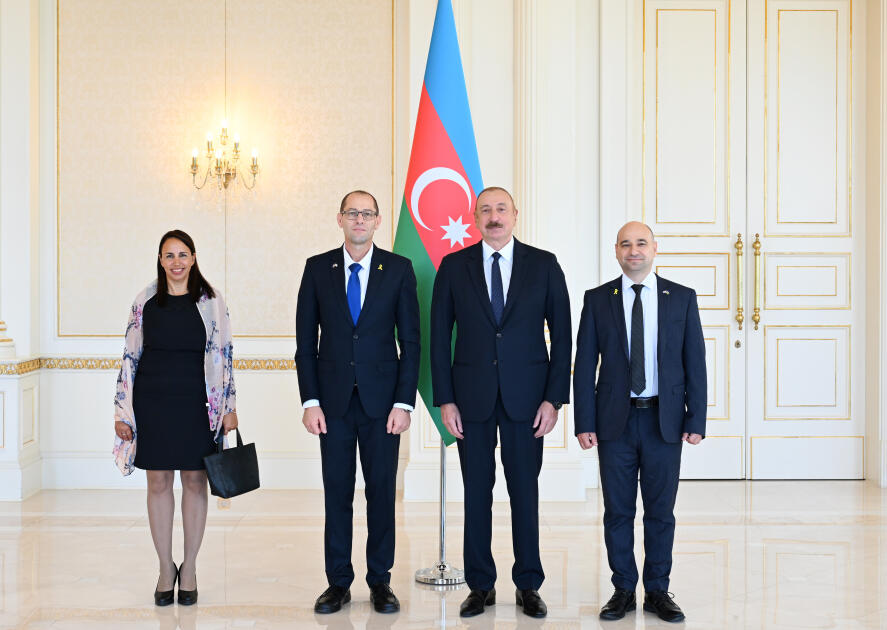 Президент Ильхам Алиев принял верительные грамоты новоназначенного посла Израиля в Азербайджане