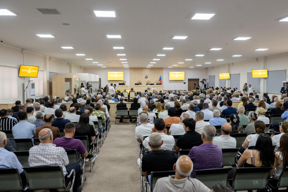 Ermənistan silahlı qüvvələrinin Xankəndiyə, Laçına, Kəlbəcərə, Ağdərəyə, Cəbrayıla, Füzuliyə hücumları nəticəsində məcburi köçkün düşmüş, yaralanmış, doğmaları öldürülmüş şəxslər məhkəmədə ifadə veriblər