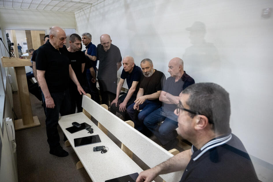Ermənistan silahlı qüvvələrinin Xankəndiyə, Laçına, Kəlbəcərə, Ağdərəyə, Cəbrayıla, Füzuliyə hücumları nəticəsində məcburi köçkün düşmüş, yaralanmış, doğmaları öldürülmüş şəxslər məhkəmədə ifadə veriblər