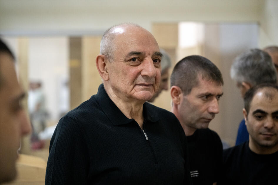 Ermənistan silahlı qüvvələrinin Xankəndiyə, Laçına, Kəlbəcərə, Ağdərəyə, Cəbrayıla, Füzuliyə hücumları nəticəsində məcburi köçkün düşmüş, yaralanmış, doğmaları öldürülmüş şəxslər məhkəmədə ifadə veriblər