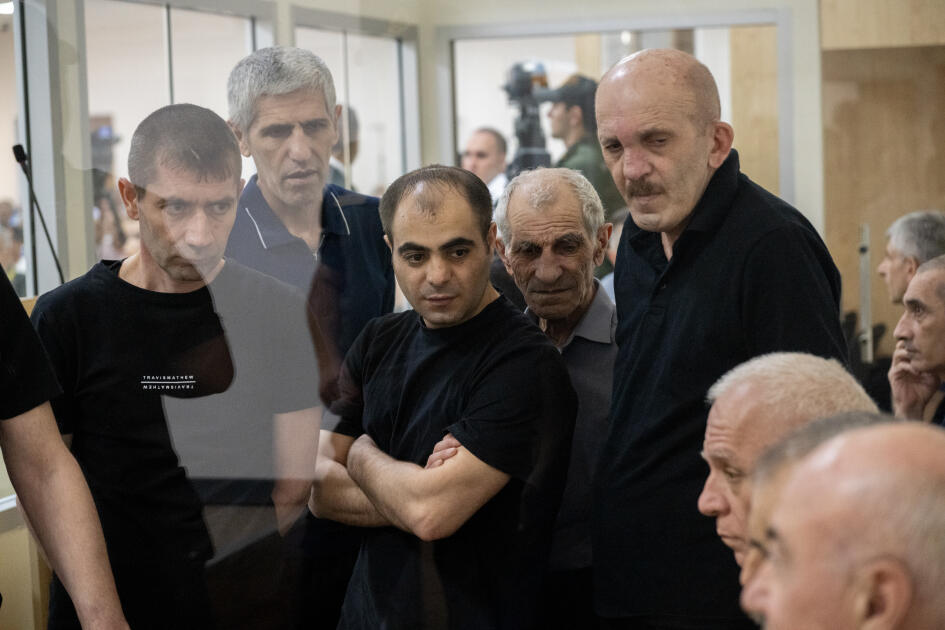 Ermənistan silahlı qüvvələrinin Xankəndiyə, Laçına, Kəlbəcərə, Ağdərəyə, Cəbrayıla, Füzuliyə hücumları nəticəsində məcburi köçkün düşmüş, yaralanmış, doğmaları öldürülmüş şəxslər məhkəmədə ifadə veriblər