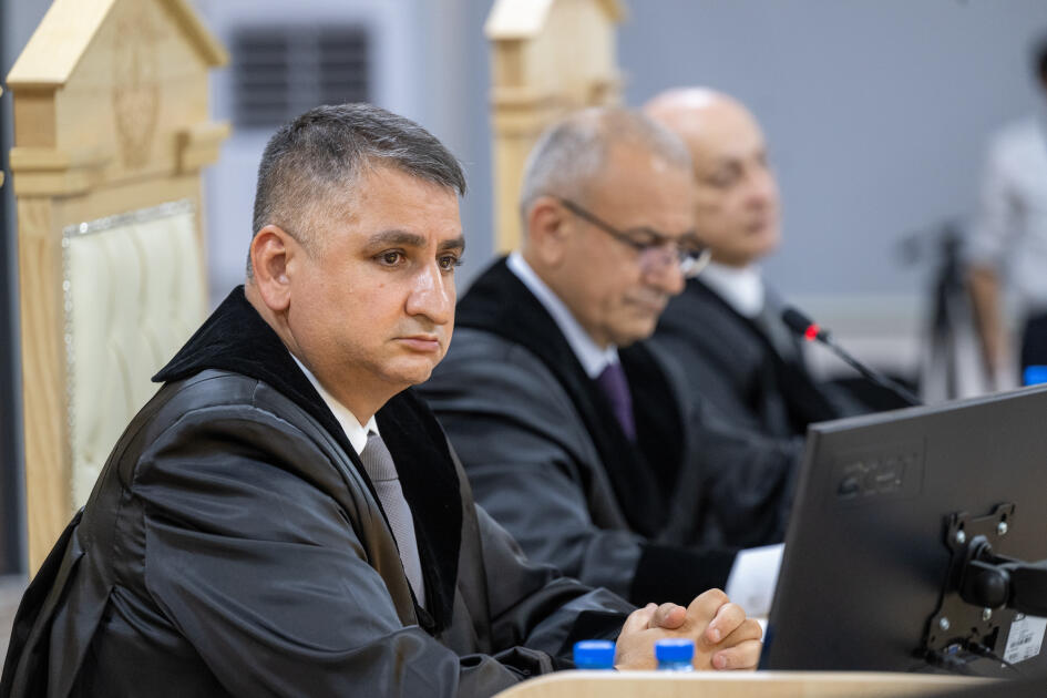 Ermənistan silahlı qüvvələrinin Xankəndiyə, Laçına, Kəlbəcərə, Ağdərəyə, Cəbrayıla, Füzuliyə hücumları nəticəsində məcburi köçkün düşmüş, yaralanmış, doğmaları öldürülmüş şəxslər məhkəmədə ifadə veriblər