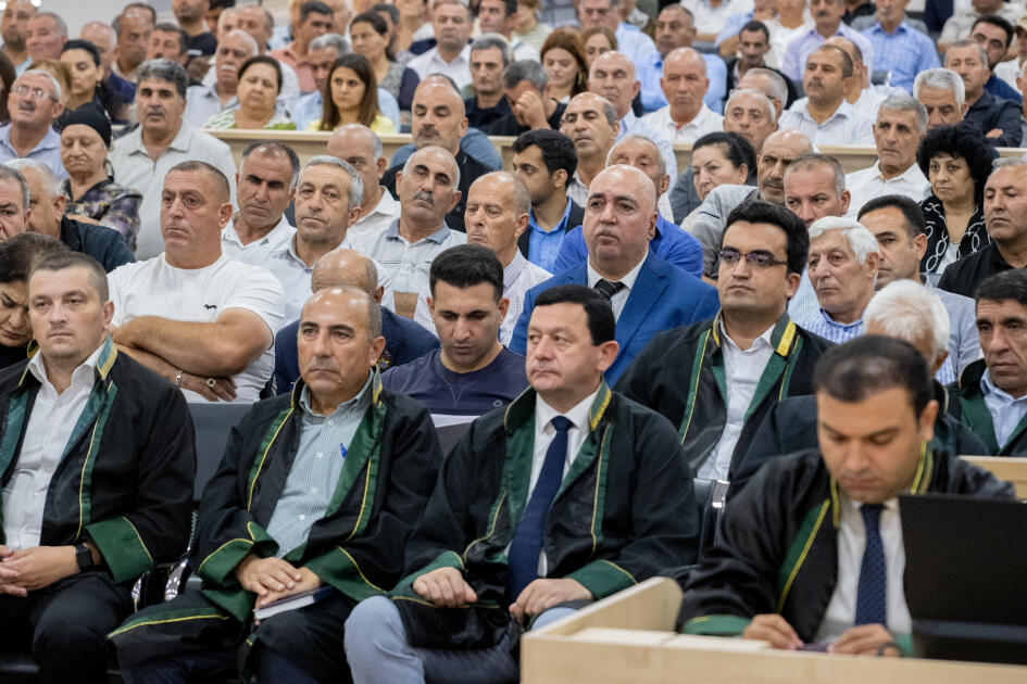 Ermənistan silahlı qüvvələrinin Xankəndiyə, Laçına, Kəlbəcərə, Ağdərəyə, Cəbrayıla, Füzuliyə hücumları nəticəsində məcburi köçkün düşmüş, yaralanmış, doğmaları öldürülmüş şəxslər məhkəmədə ifadə veriblər