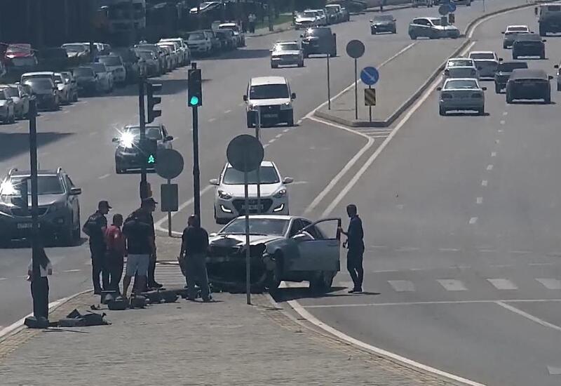 Qəza oldu, işıqfor yararsız vəziyyətə düşdü