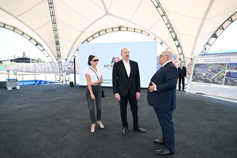 Президент Ильхам Алиев и Первая леди Мехрибан Алиева приняли участие в церемонии закладки фундамента предприятия по производству базальтовой продукции в Гяндже