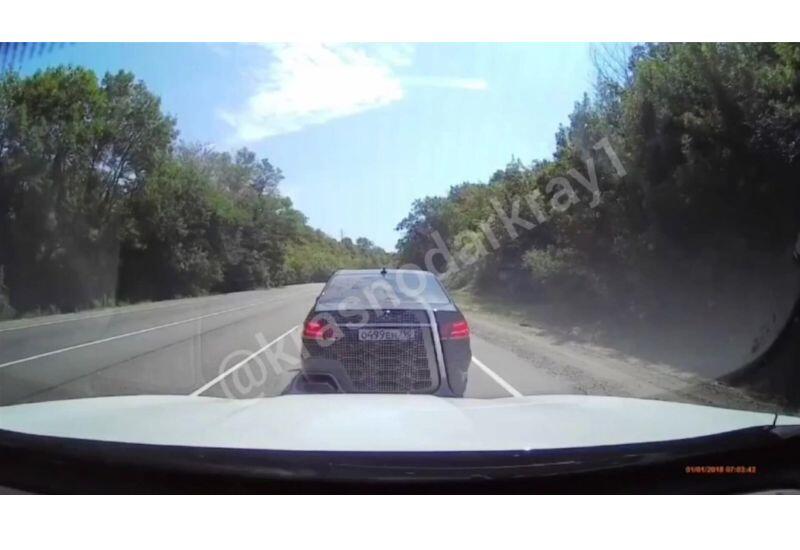 Момент жесткого ДТП на трассе под Сочи