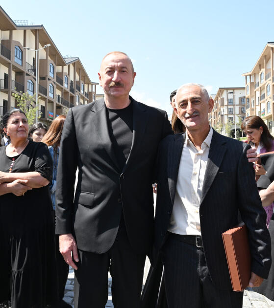 Prezident İlham Əliyev və Birinci xanım Mehriban Əliyevanın Kəlbəcər şəhərinin sakinləri ilə səmimi söhbəti