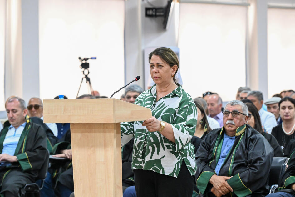 Ermənistan silahlı qüvvələrinin Xocalıya, Laçına, Kəlbəcərə, Qubadlıya hücumları nəticəsində məcburi köçkün düşmüş, yaralanmış, doğmaları öldürülmüş şəxslər məhkəmədə ifadə veriblər