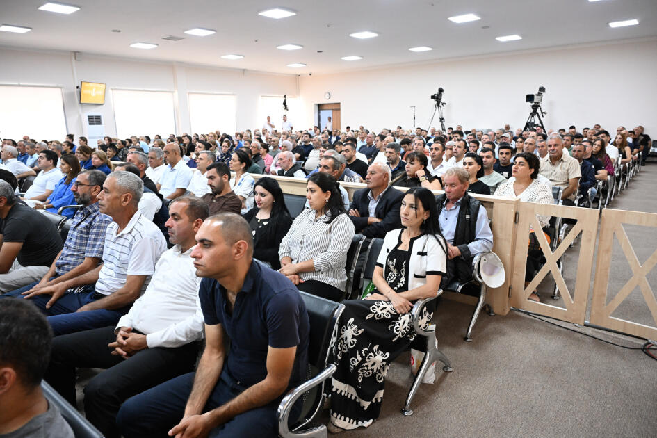 Ermənistan silahlı qüvvələrinin Xocalıya, Laçına, Kəlbəcərə, Qubadlıya hücumları nəticəsində məcburi köçkün düşmüş, yaralanmış, doğmaları öldürülmüş şəxslər məhkəmədə ifadə veriblər