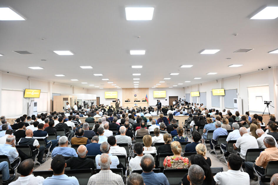 Ermənistan silahlı qüvvələrinin Xocalıya, Laçına, Kəlbəcərə, Qubadlıya hücumları nəticəsində məcburi köçkün düşmüş, yaralanmış, doğmaları öldürülmüş şəxslər məhkəmədə ifadə veriblər