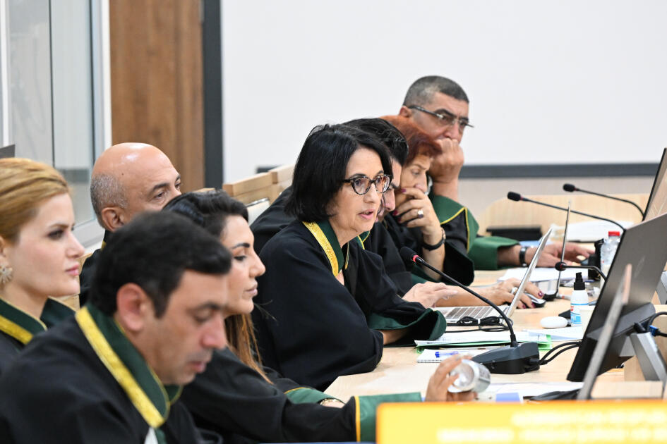 Ermənistan silahlı qüvvələrinin Xocalıya, Laçına, Kəlbəcərə, Qubadlıya hücumları nəticəsində məcburi köçkün düşmüş, yaralanmış, doğmaları öldürülmüş şəxslər məhkəmədə ifadə veriblər